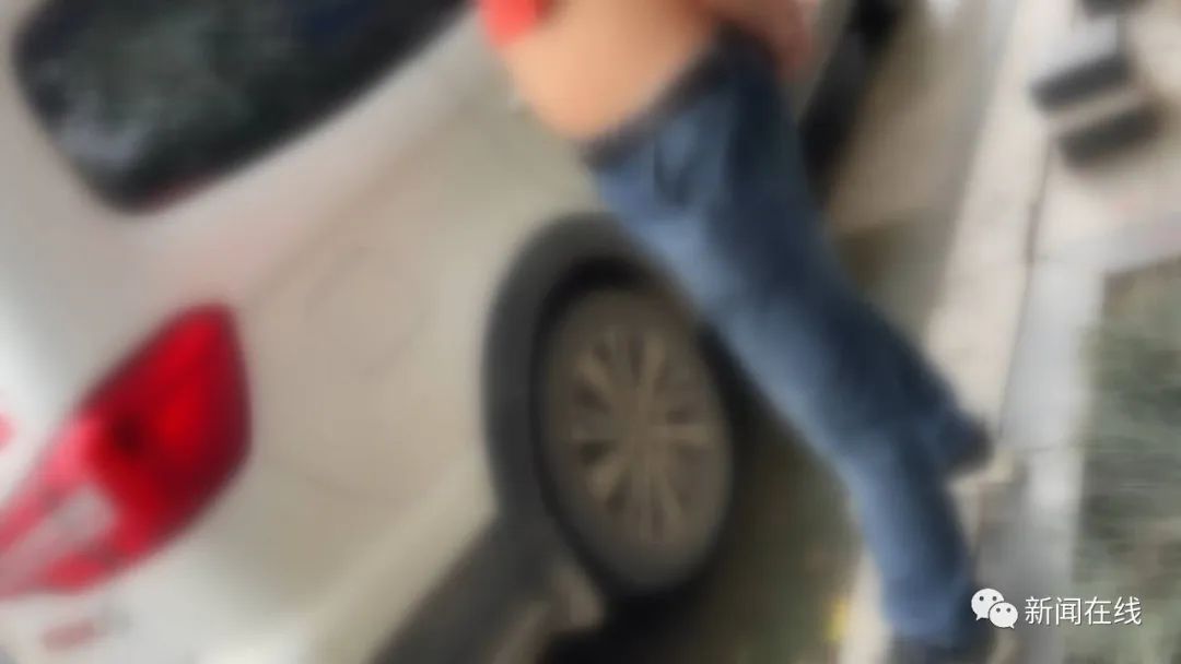 DƬ